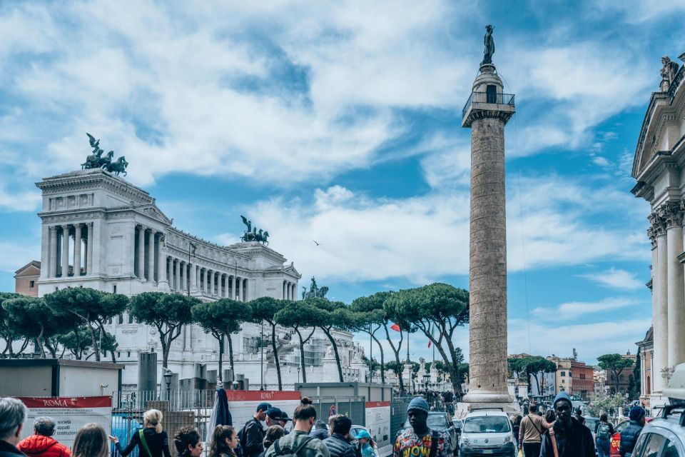 10 Wonders of Rome in 3 hours - Hadrian’s Temple and the Pantheon: two styles, one city