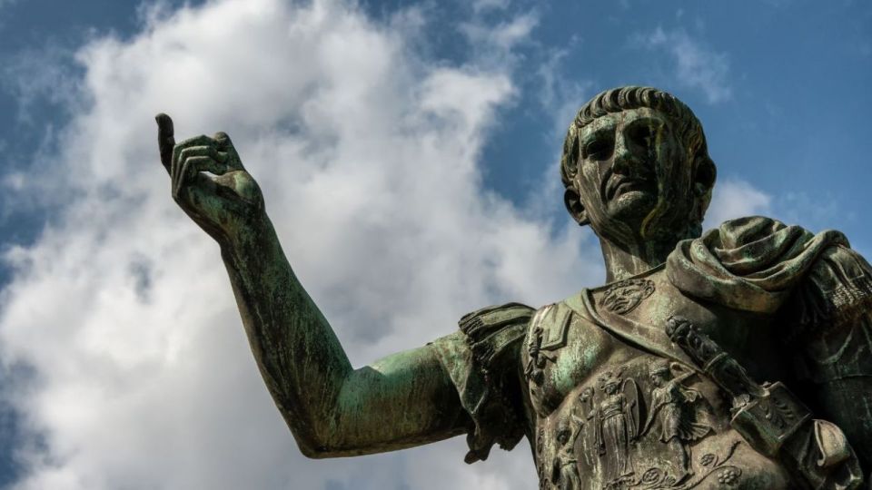 Colosseum: Gladiator’s Gate & Arena Floor Experience - Palatine Hill views and the Romulus–Remus thread