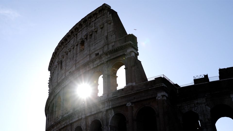 Colosseum: Semi Private Tour with VIP Arena Access - Ground floor and 2nd tier: your best views for the crowd effect
