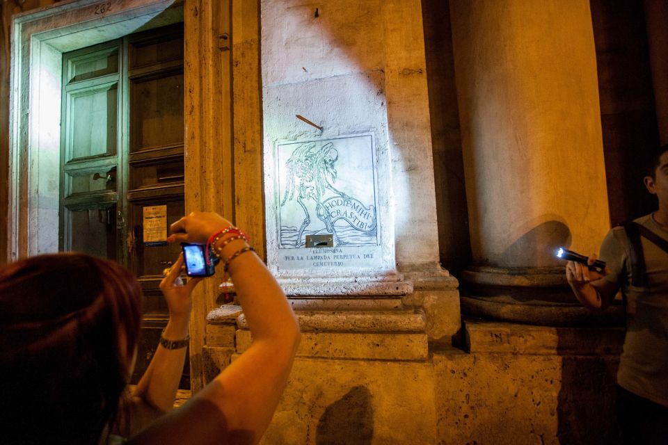 Dark Heart of Rome: Facts, Legends, and Mystery Tour - Via del Governo Vecchio: a photo stop with street texture
