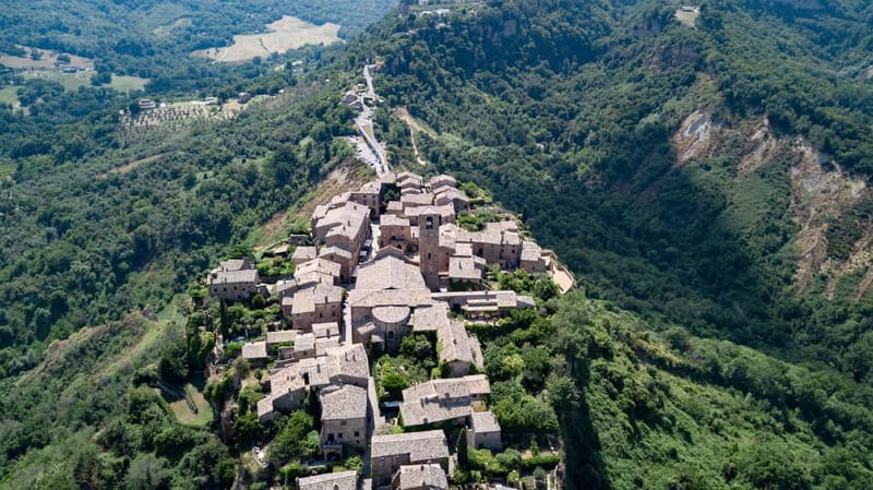 Day trip Frm Rome: Civita di Bagnoregio & Villa Lante Garden - The guide experience: what you’re actually paying for