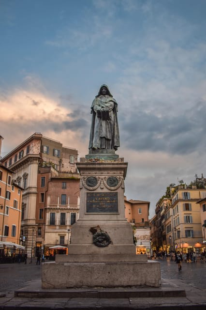 Ghosts, Legends & Mysteries of Rome Tip-Based Walking Tour - True crime with witches and corrupt power: what you’ll hear on the walk
