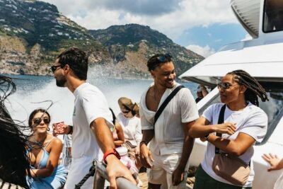 Rome: Amalfi Coast & Positano Day Trip with Coastal Cruise - The meeting point at Piazza del Popolo: the start matters