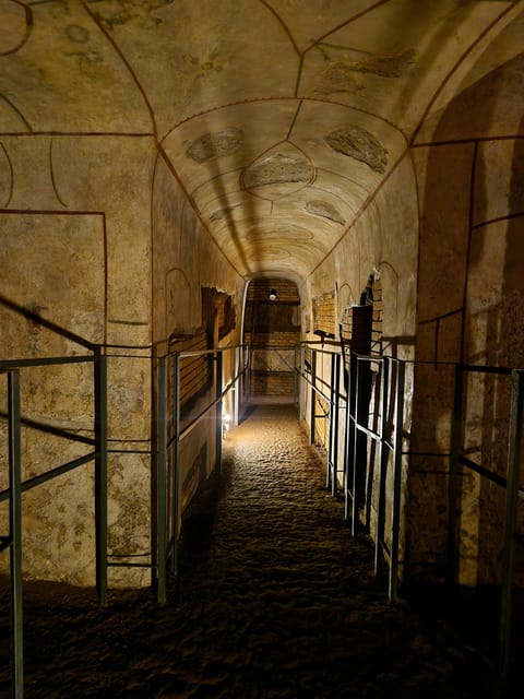 Rome: Catacombs Express ENGLISH Guided Tour - SKIP THE LINE - The story thread: from pagan Rome to Holy Roman Catholic Rome