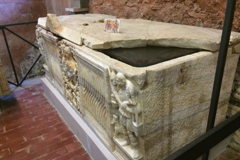 Rome: Catacombs of St. Sebastian Entry Ticket & Guided Tour - What you actually see on a 30-minute guided walk