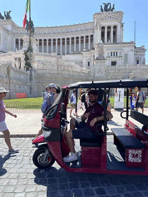 Rome: City Highlights E-Tuk Tuk Tour - Piazza Venezia: the classic Rome introduction in 15 minutes