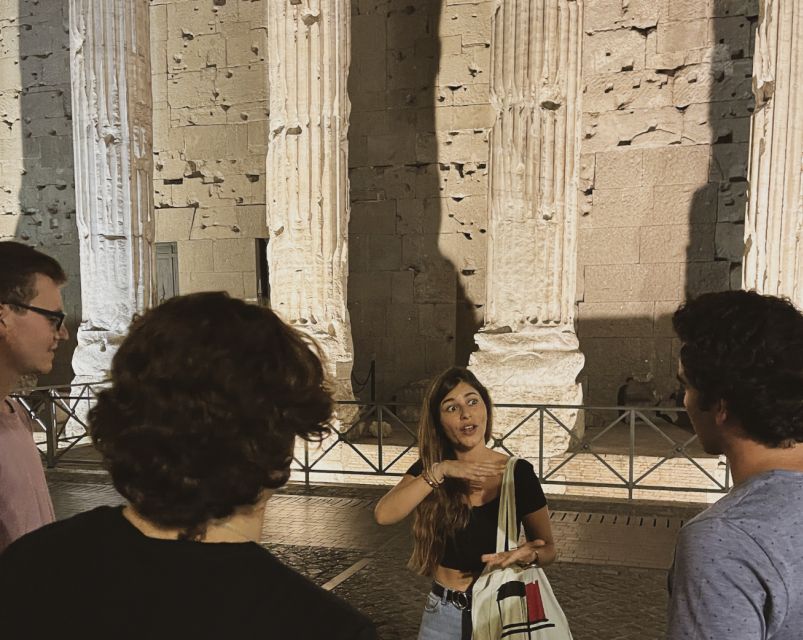 Rome: City Highlights Moonlight Walking Tour - Piazza Navona to the Pantheon area: the dome that still puzzles people
