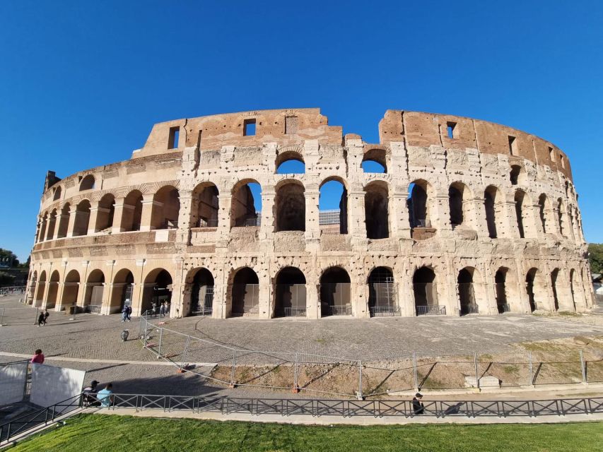 Rome: Colosseum, Palatine Hill and Roman Forum Guider Tour - The Colosseum arena: where the crowd noise comes from