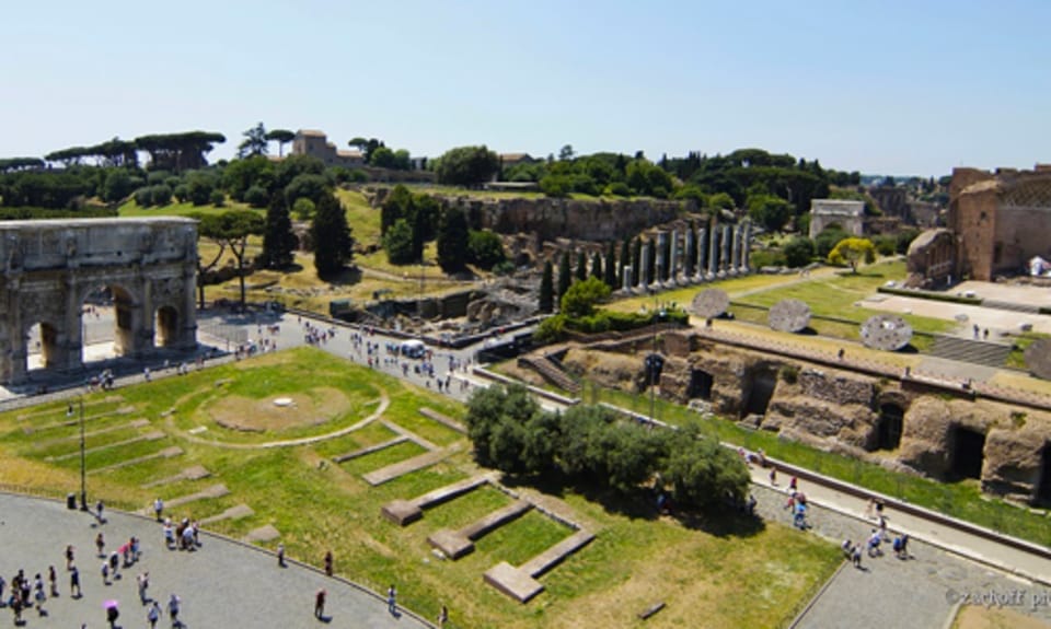 Rome: Colosseum, Palatine Hill, and Roman Forum Tour - The Roman Forum: power center, walked step by step