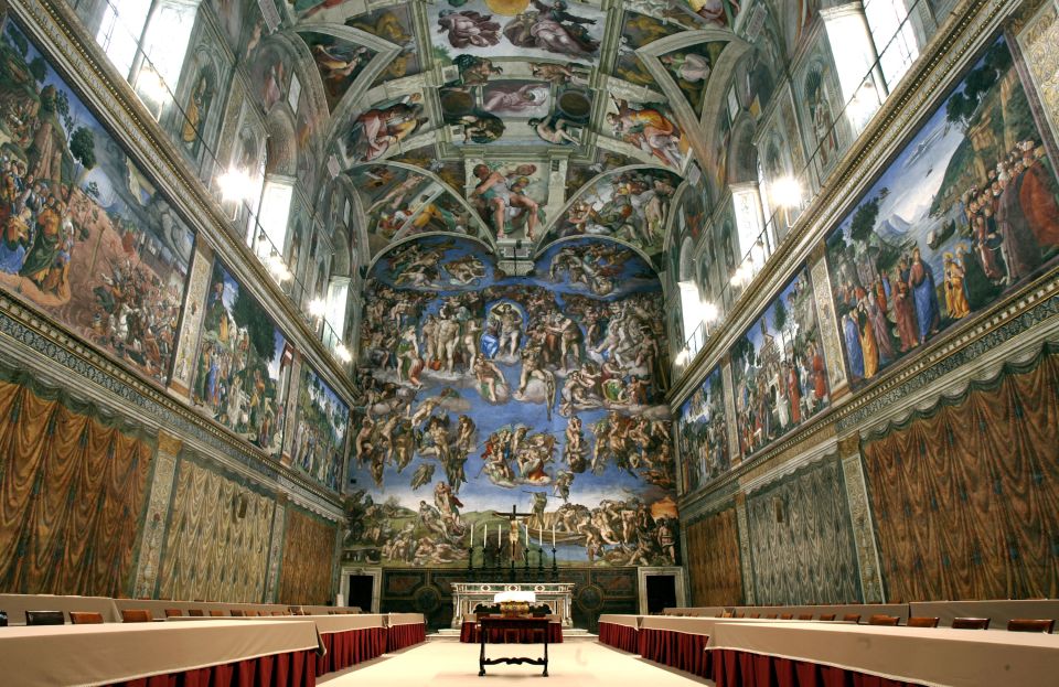 Rome: Early-Entry Vatican Museums & Sistine Chapel Tour - Guides and headsets: what makes the tour feel smooth
