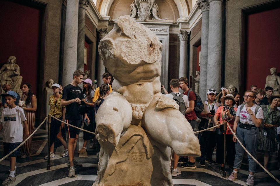 Rome: Early-Morning Vatican Museums and Sistine Chapel Tour - Meeting at the right café, then dressing for the Vatican