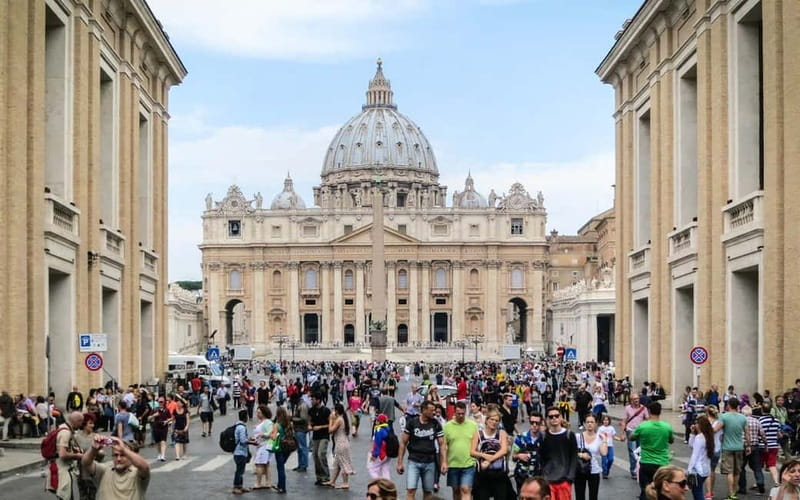 Rome: Papal Audience Experience with Pope Leo XIV - Getting prime viewing as the Pope circulates