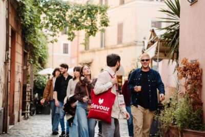 Rome: Trastevere Food, Wine & Spritz Evening Tour - Where you start (and how to spot your guide)