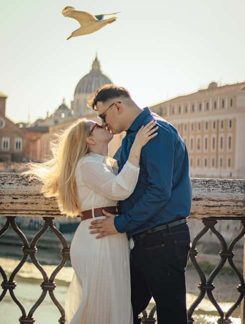 Rome: Vatican and Castel Sant'Angelo Private Photoshoot - Meeting at St. Angelo Bridge: get oriented fast