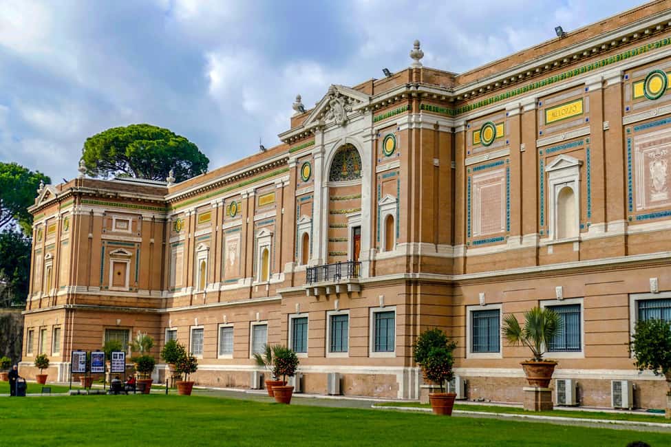 Vatican: Priority Entry to Vatican Museums an Sistine Chapel - Sistine Chapel: how to actually make the fresco time count